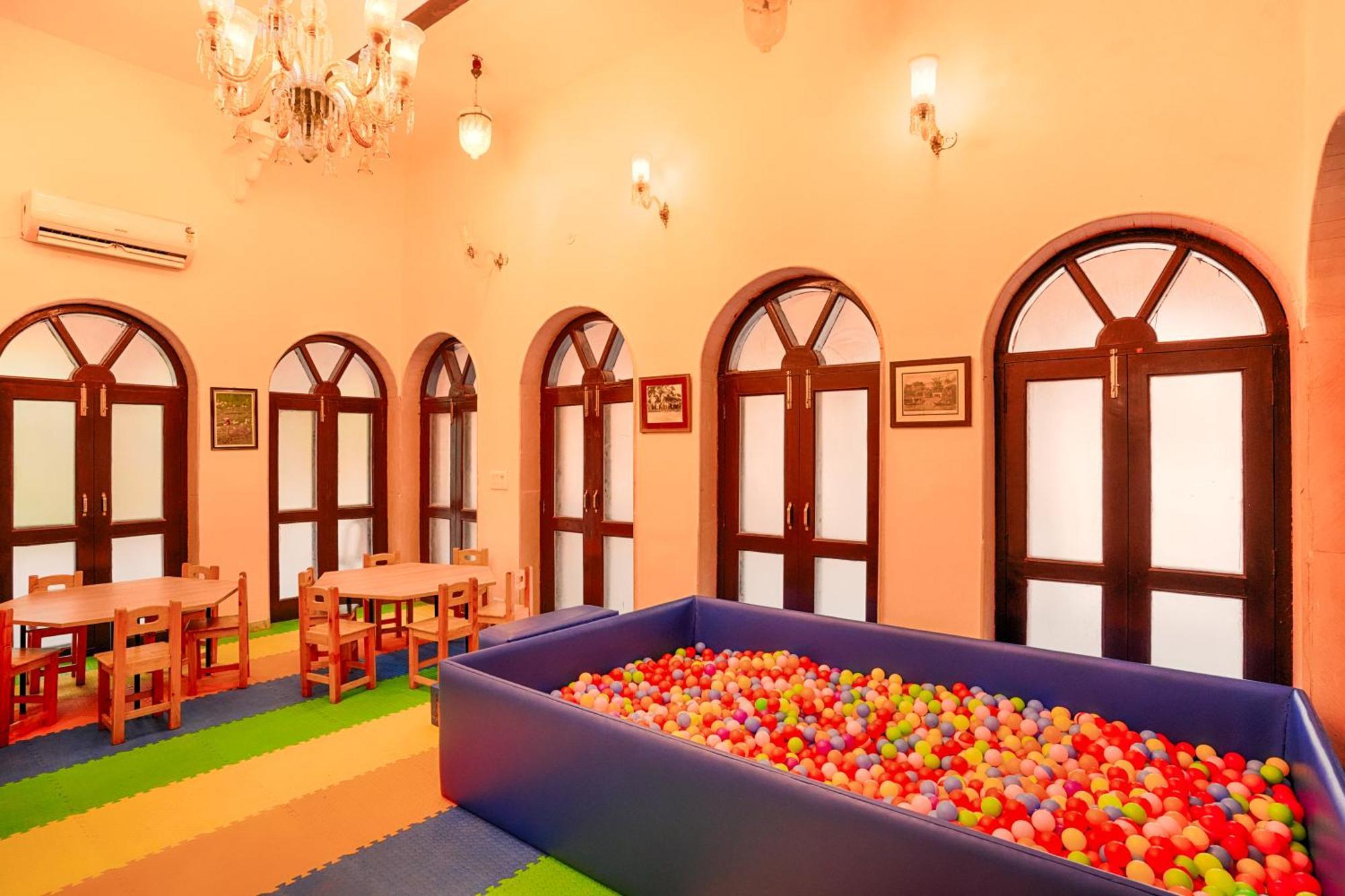 Hotel Club Mahindra Bharatpur Exterior foto